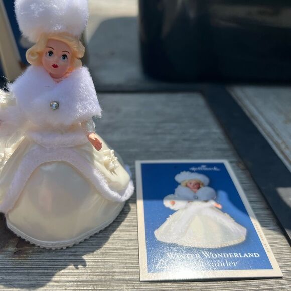 2002 Hallmark Keepsakes Ornament Madame Alexander "Winter Wonderland" - NIB - Picture 4 of 4